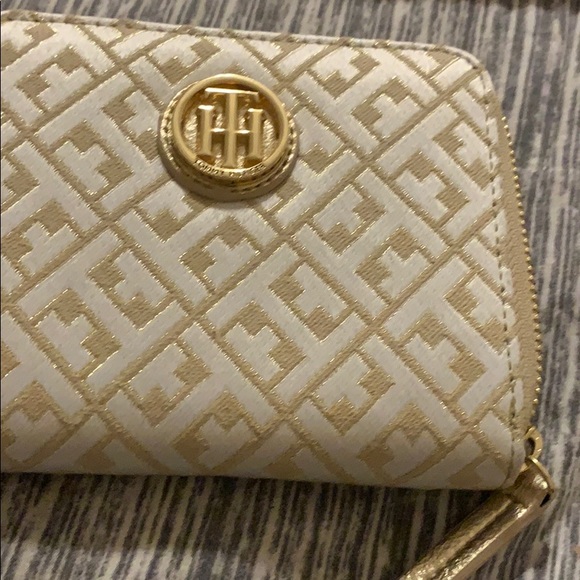 Gold zip around Tommy Hilfiger wallet  brand new - Picture 8 of 8